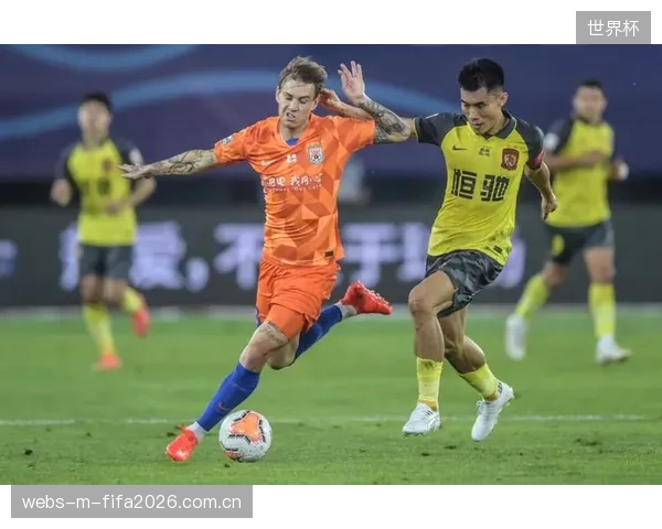 阿丁格拉的边路突击能力成为科特迪瓦首战撕开对手防线的重要变数。 阿丁格拉的边路突击能力成为科特迪瓦首战撕开对手防线的重要变数。